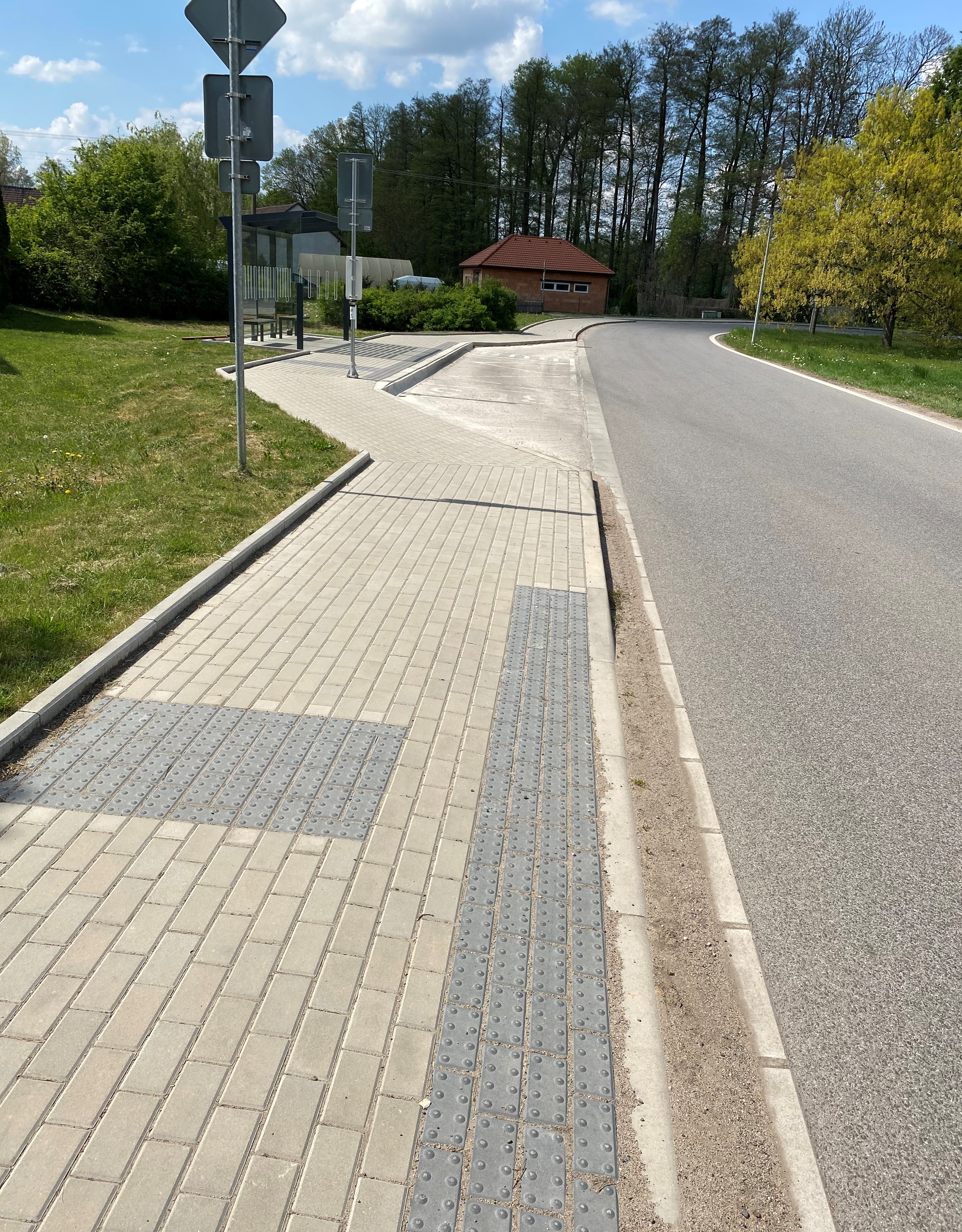 Obrázek 4 - Rekonstrukce silnice III/32225 Černá u Bohdanče - chodník