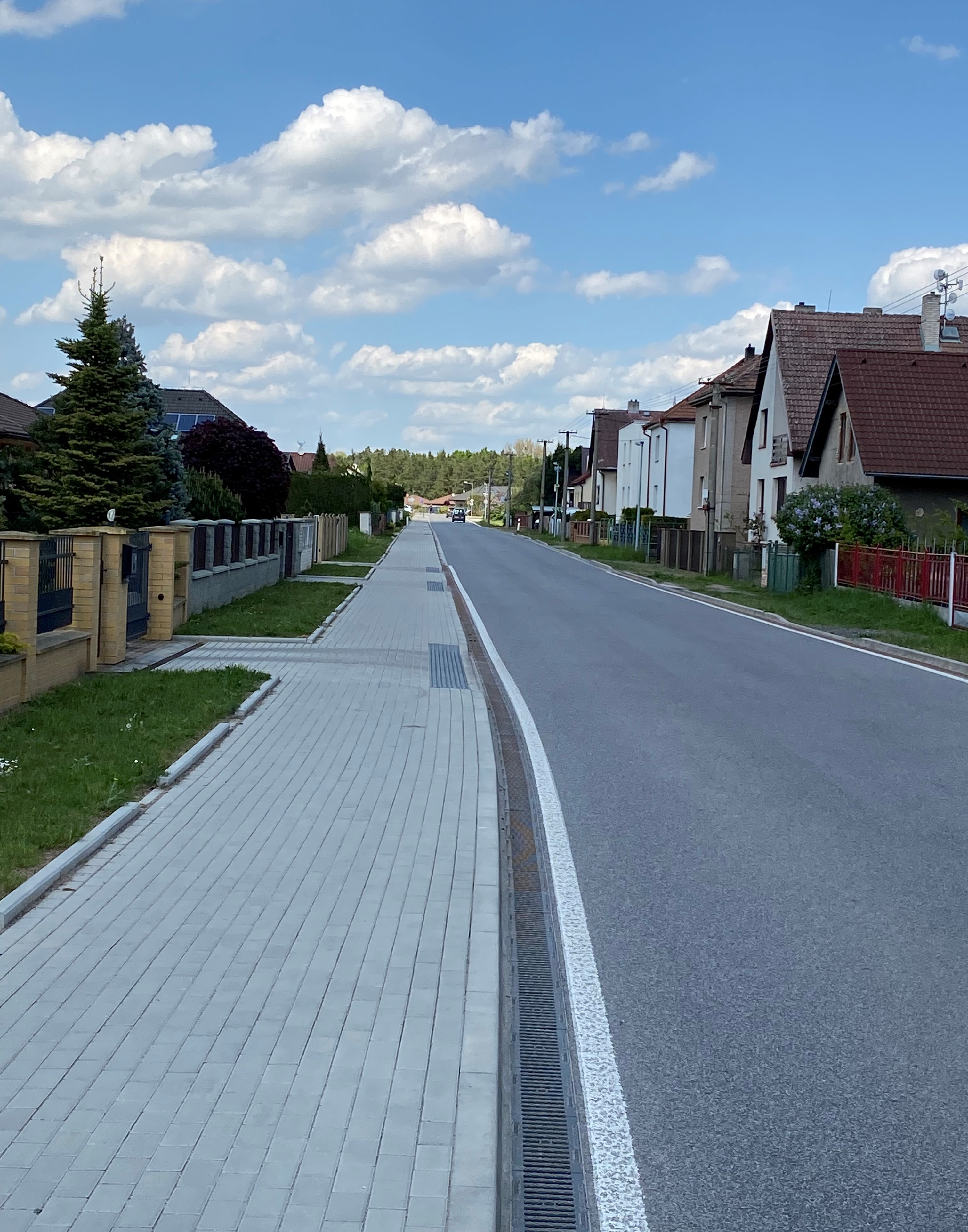 Obrázek 5 - Rekonstrukce silnice III/32225 Černá u Bohdanče - chodník